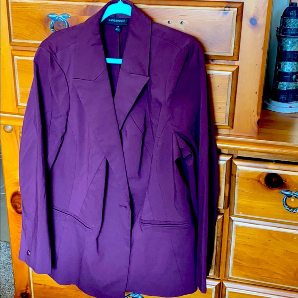 Plum, pocketed, button cuffed suit jacket